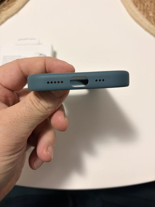 Vand husa apple originala iphone 16 pro !!!