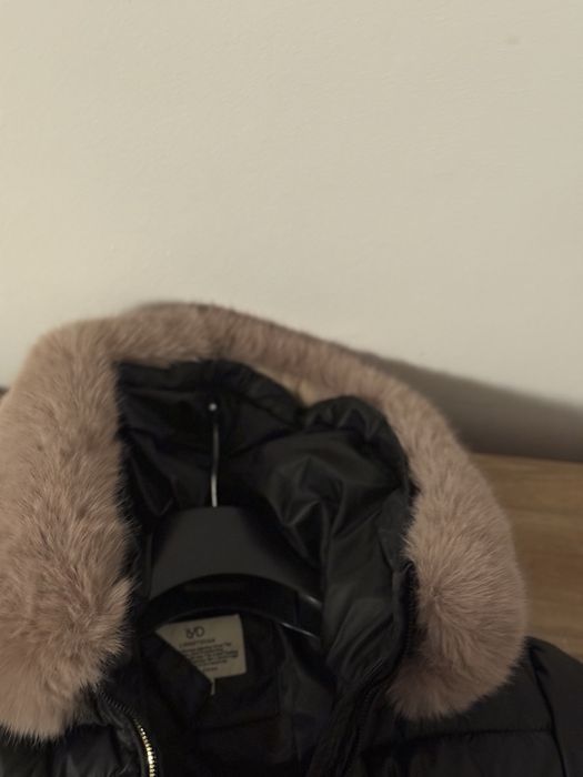 Geaca dama scurta neagra  cu gluga si blana detasabila