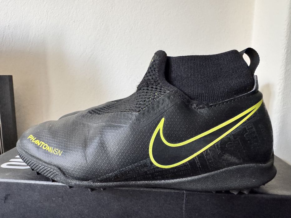 Детски футболни обувки в отчично състояние - Mizuno, Adidas, Nike