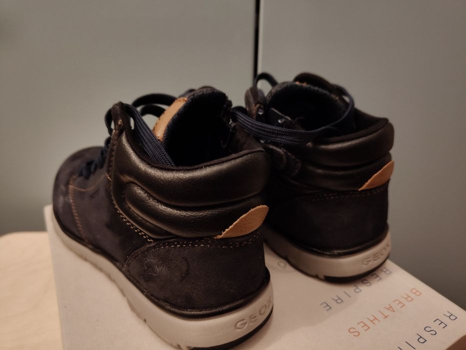 Продам ботинки детские