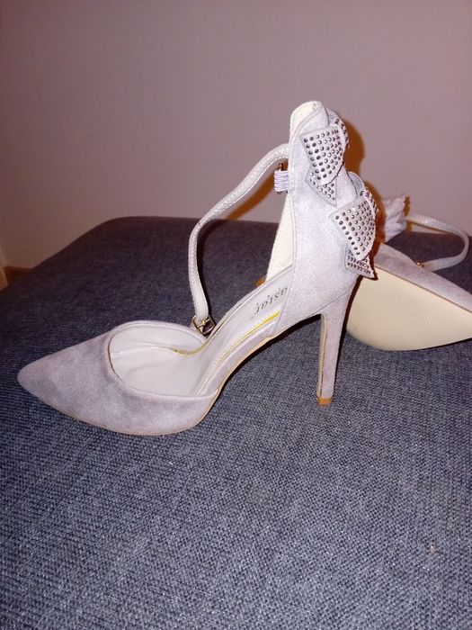 Pantofi cu toc ,culoarea gri