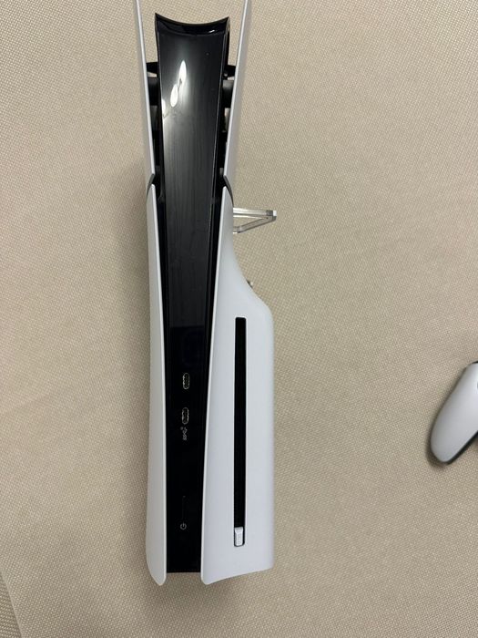 PlayStation 5 Disc Edition + 2 controllere