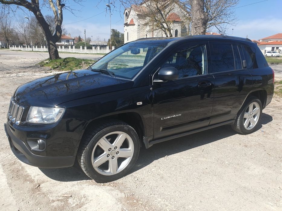 Jeep Compass черен металик