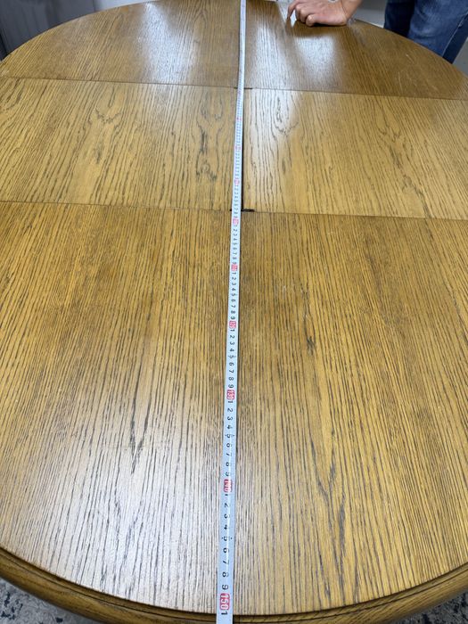 Обеденный стол из дерева