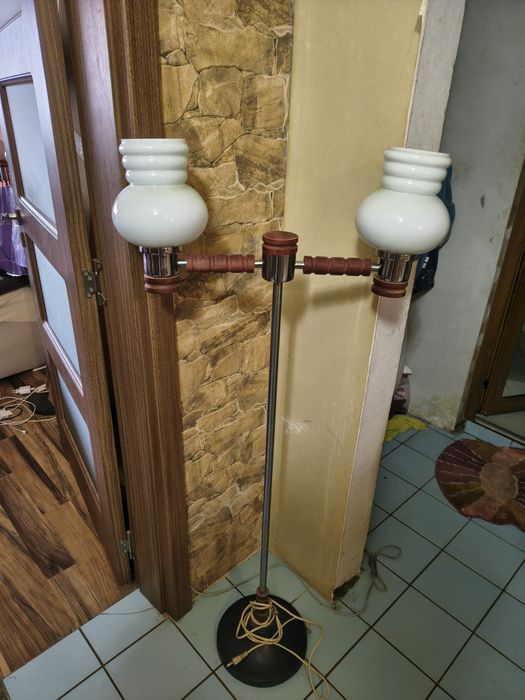 Подова стилна лампа