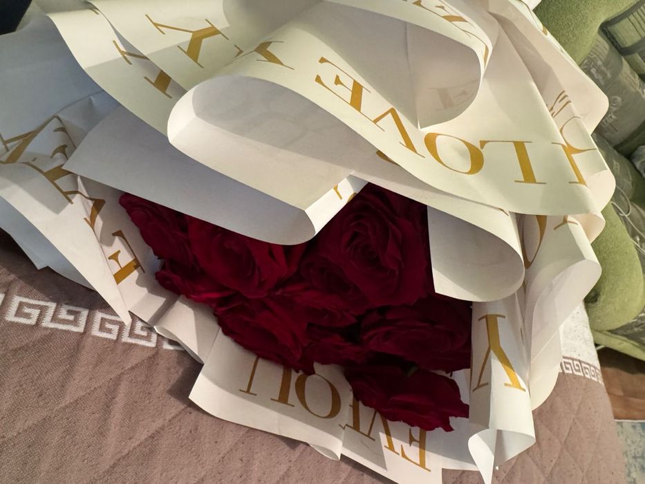 Продам цветы метровые Розы