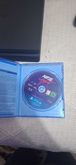 Ps 4 slim numai bun de jucat