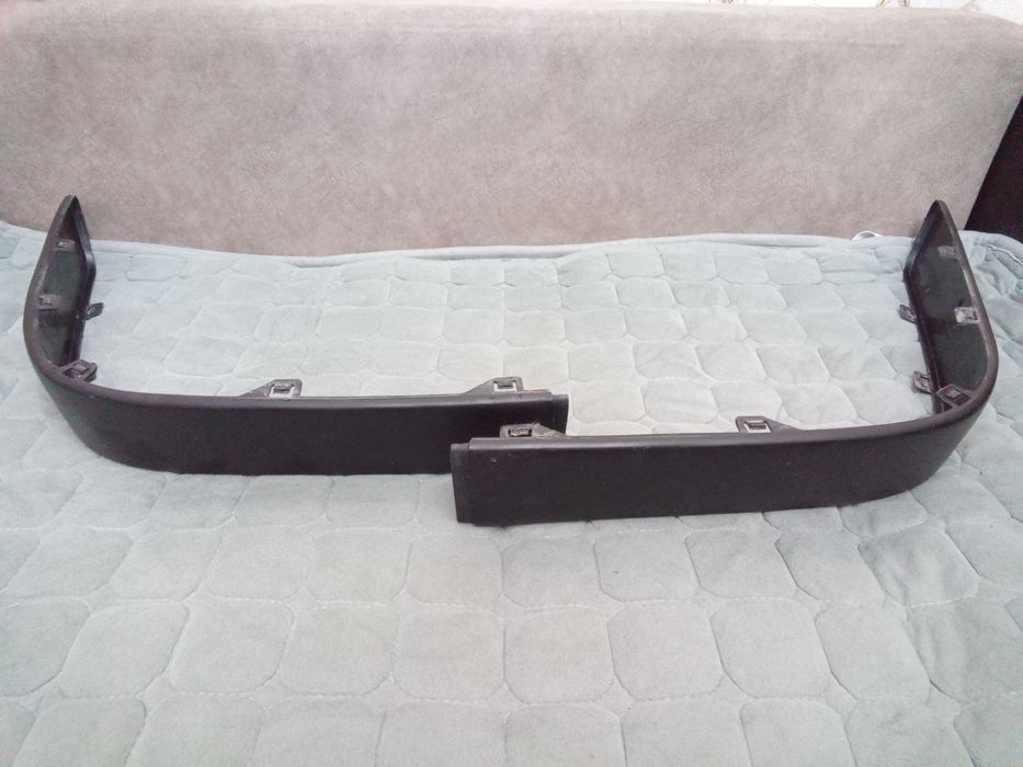 Молдинг переднего бампера