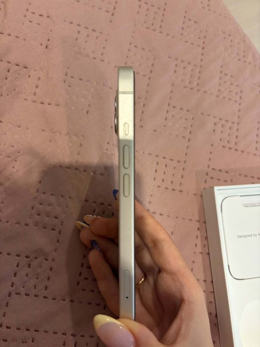 Продавам Iphone 13