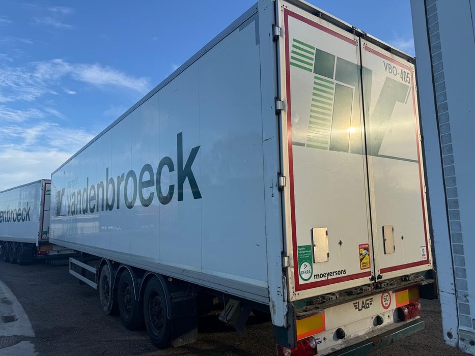 Semiremorca box inchis