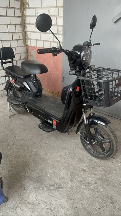 Продам Скутер SK8