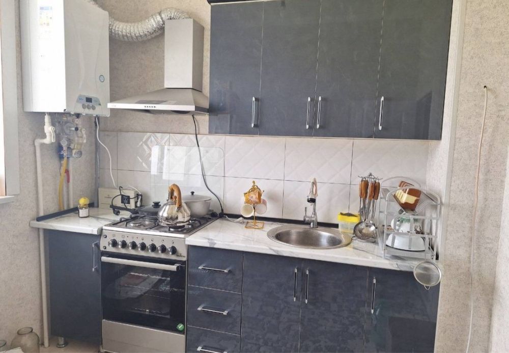 Тез ва арзон нархда 3 хонали гиштли квартира сотилади