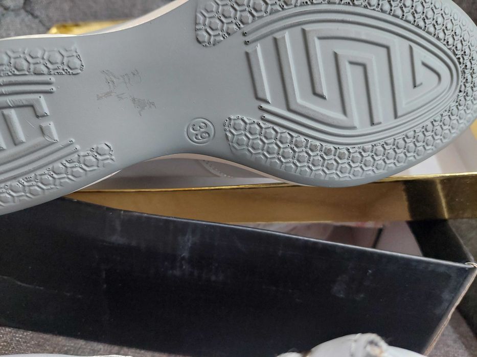 Pantofi sport cu toc plat de 5 cm în interior și față din piele eco