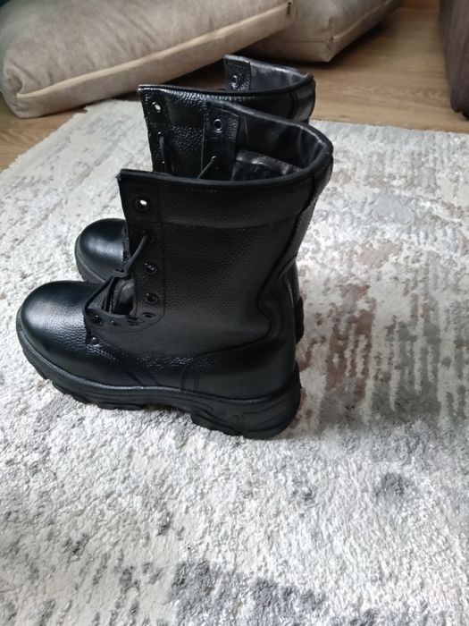 Берцы зимние, новые.  Теплые.