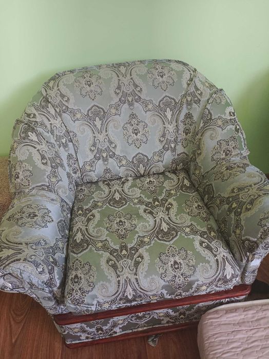 Диван и два кресла