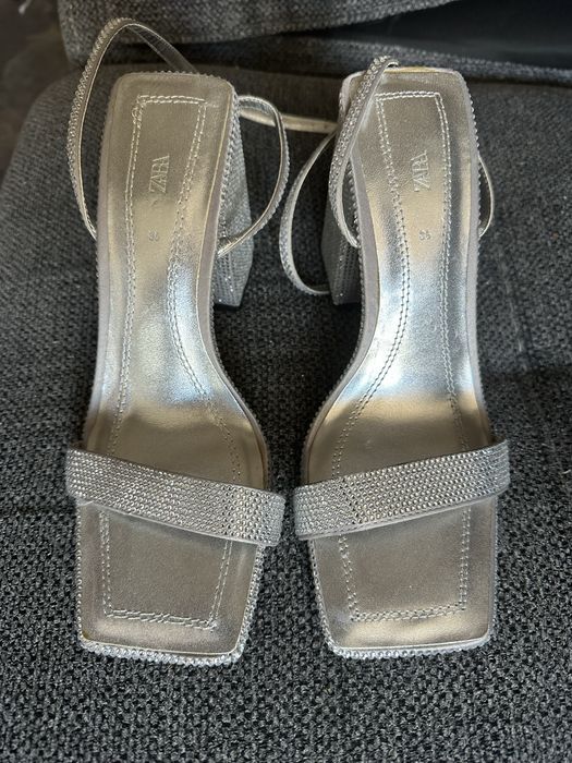 Сандали висок ток ZARA