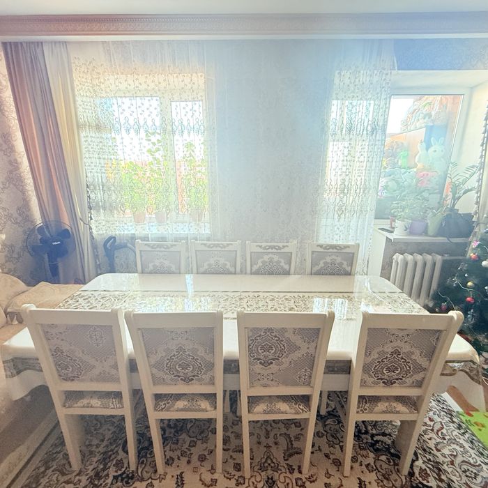 Стол для гостиной