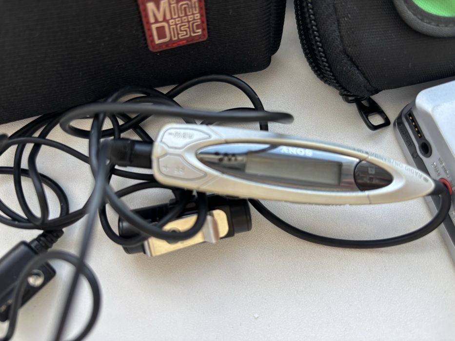 Диктофон оригинал в комплекте.