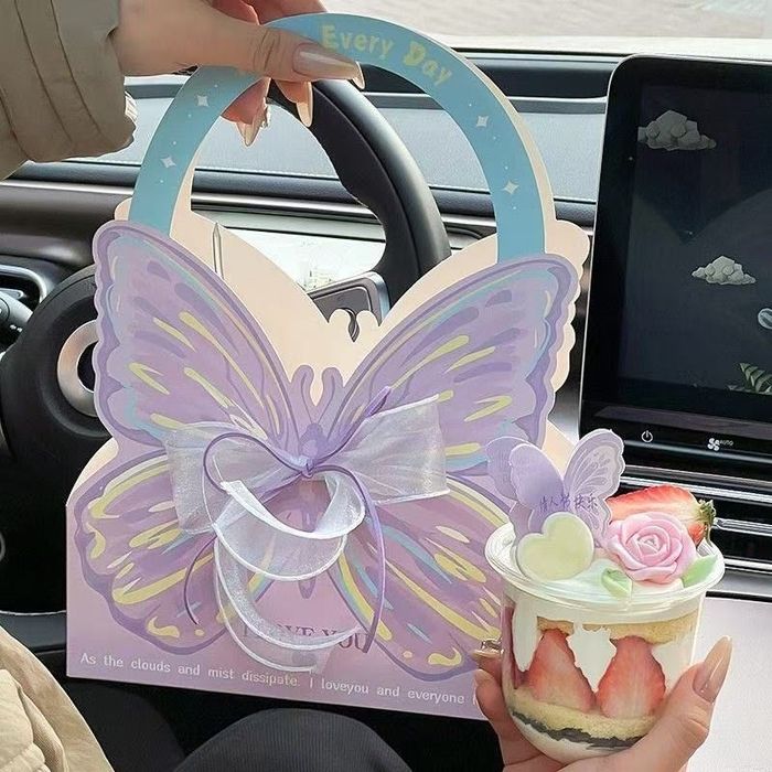 Подарочные коробки в виде бабочек