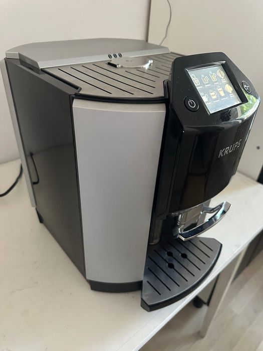 Expresor automat Krups EA90 touch screen