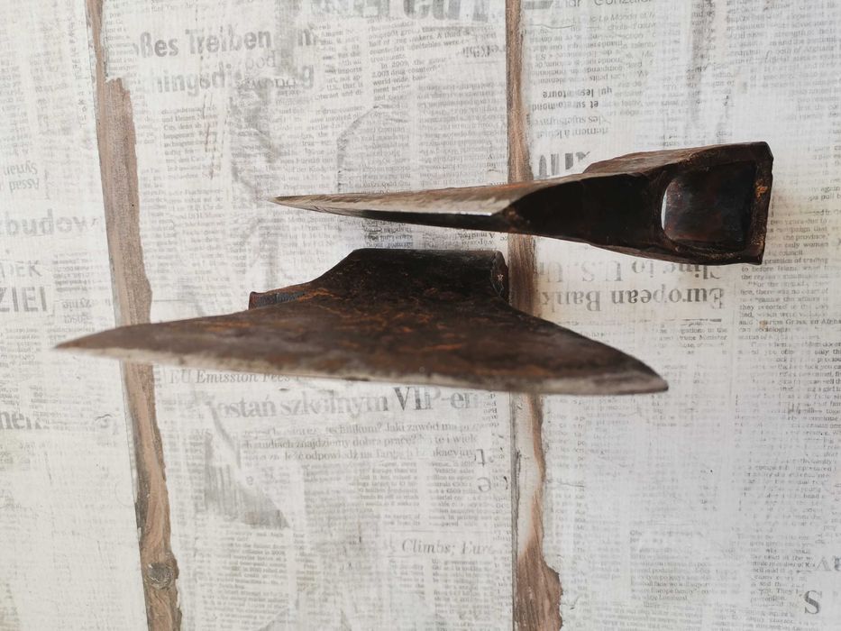 Стара брадва и топор