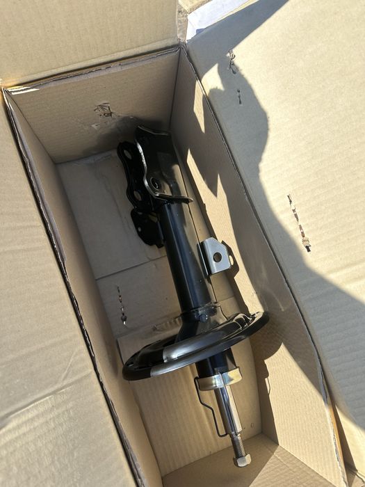 Амортизаторы передние Tokico оригинал