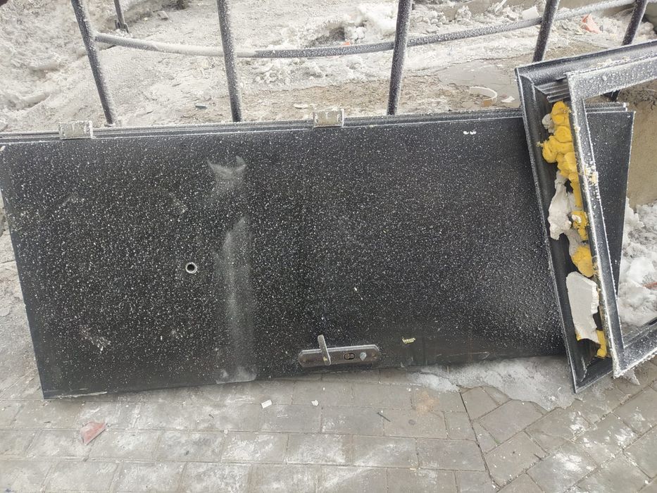 Дверь наружный б/у