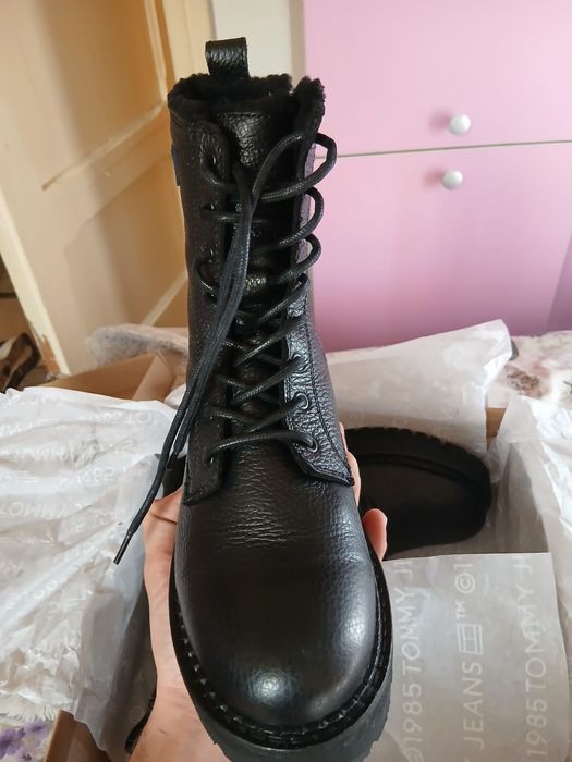 Vând ghete  Tomi Hilfiger