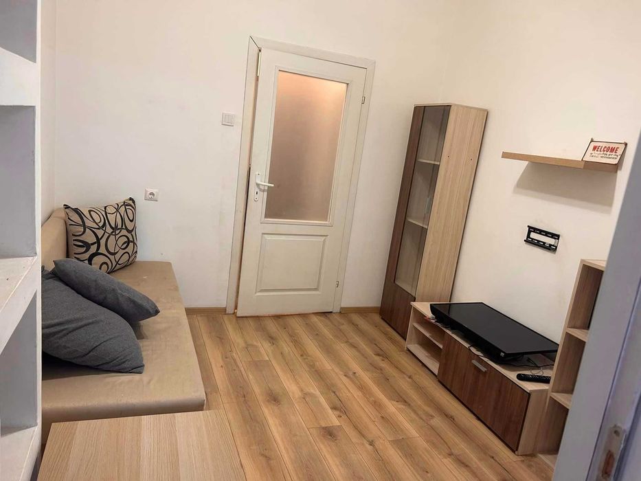 Дава се под наем Тристаен апартамент в София, Център - 60 кв.м за 550 € - Снимка #1