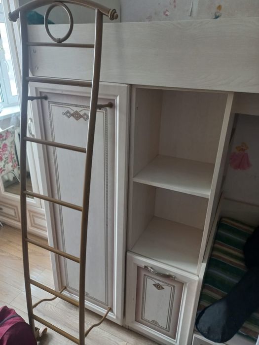 Двухъярусная детская кровать