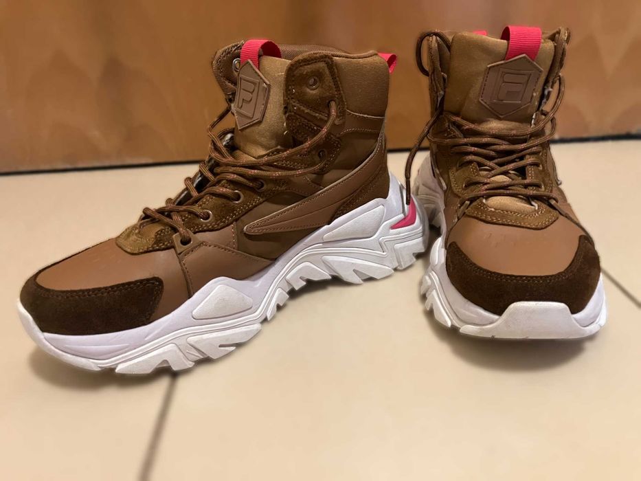 Ефектни спортни обувки от дамска серия - FILA Desert Boot