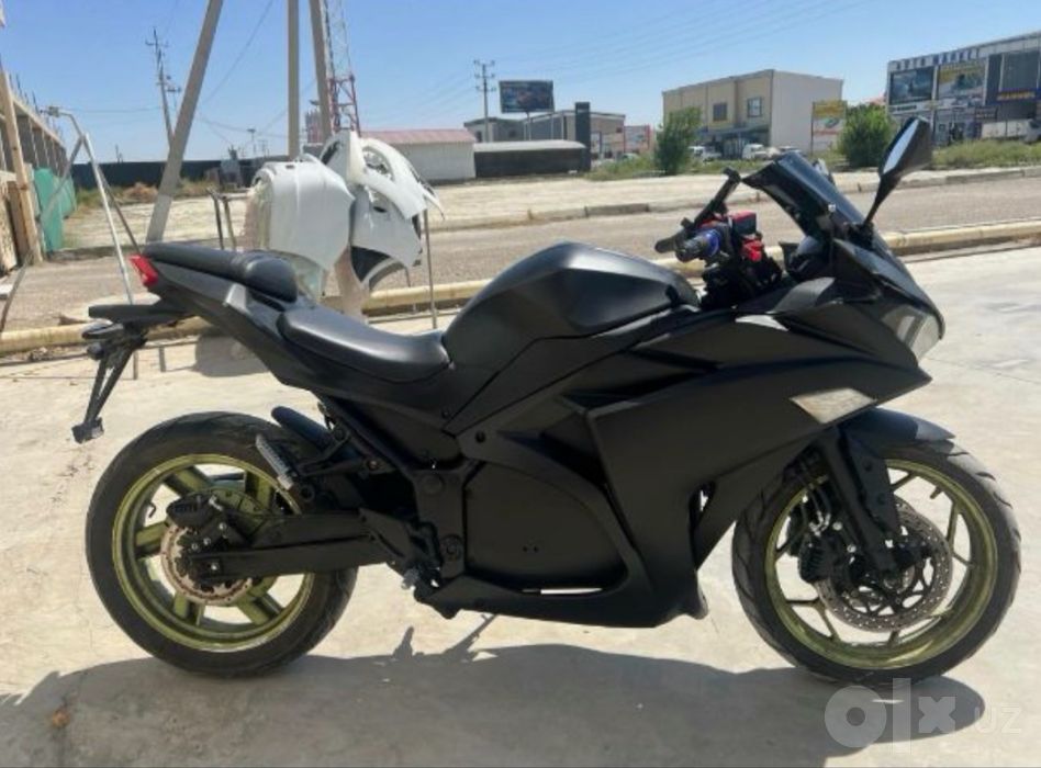 Yamaha r3(replica)