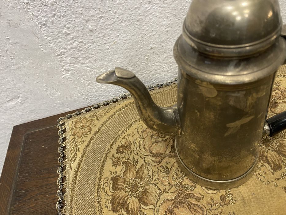 Английски чайник с дълбоко постребряване