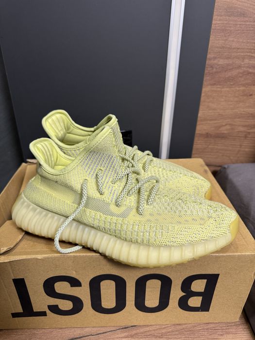 Adidas Yeezy и adidas QUESTAR