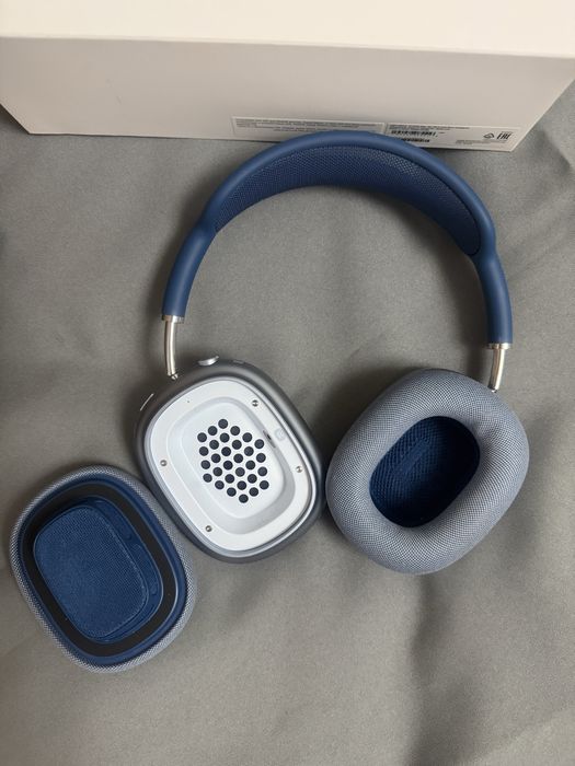 Продаю AirPods Max