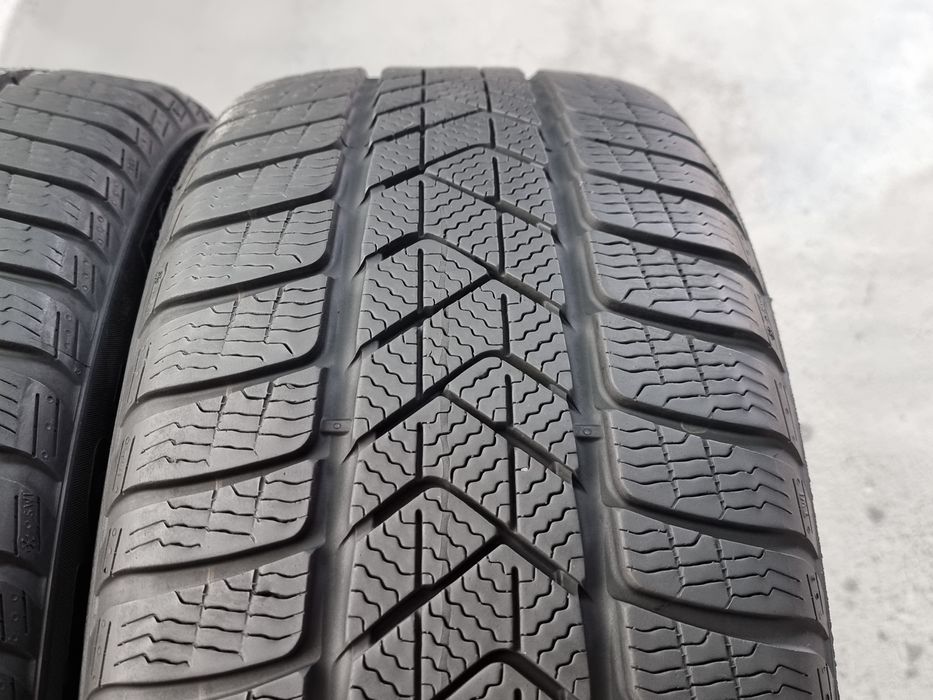 "Dot 24"  225/45/18 Pirelli 2Броя: 320лв 7.5мм Run on flat