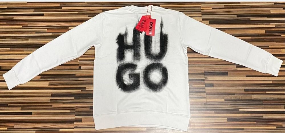 Vând bluza nou de bărbați Boss