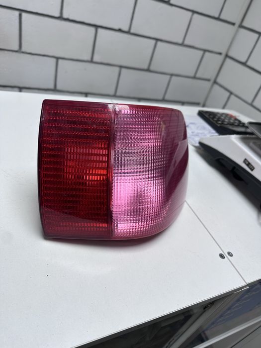 продам задний фонарь на ауди б4 80