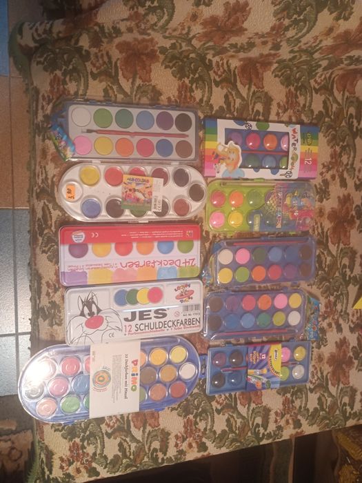 Бои за рисуване и гумички -6евро