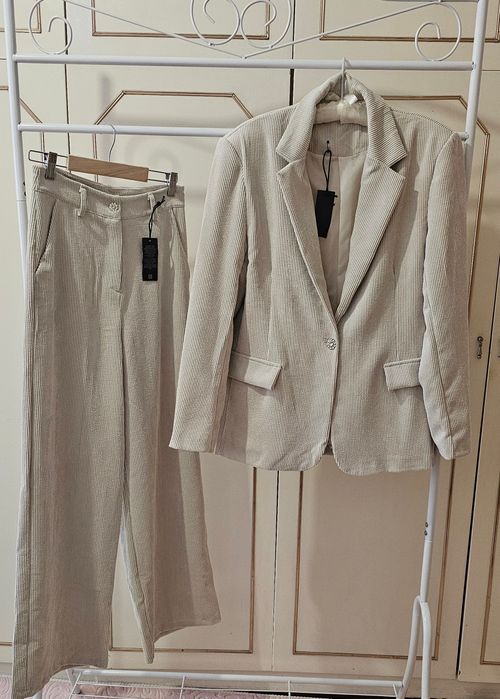 Комплект сако и панталон