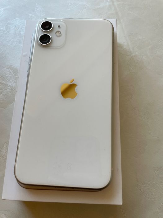 iPhone 11 цвят бял