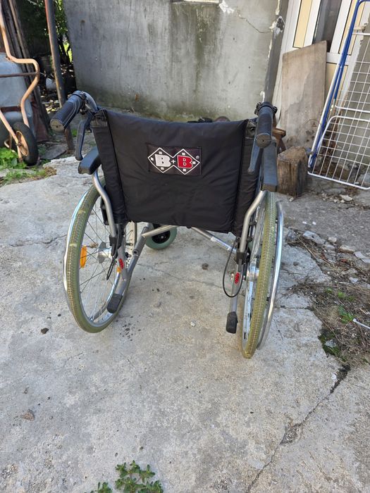 Vând scaun cu rotile în condiție bună