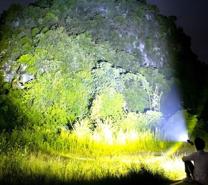 Мощный электрофонарь-прожектор