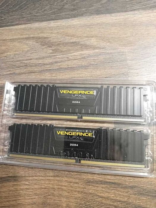 DDR4 памет 2x16GB Corsair 3200 2x8GB 2400/3200 Corsair