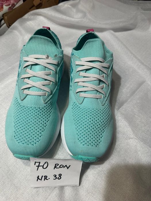 Adidași femei foarte usori