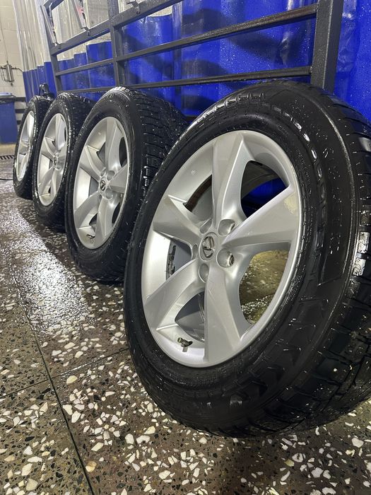 Продам резину с дисками в зорошем состояние