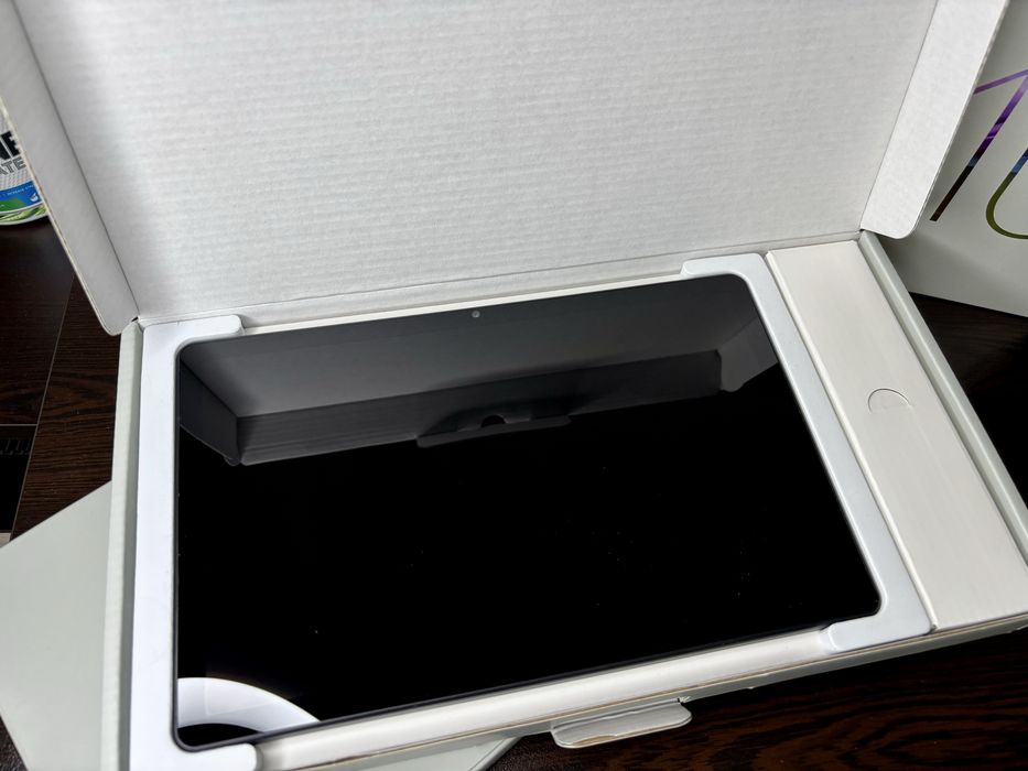 Таблет Acer Iconia tab P10