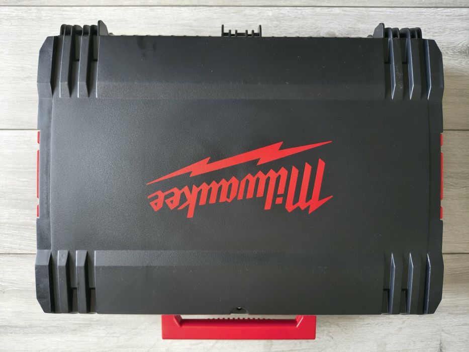 Scule profesionale Milwaukee 18V