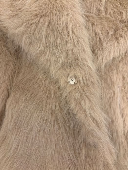 Късо палто с изкуствен косъм