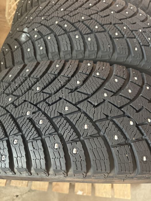 Шины  шипованные  размер 235/55-19